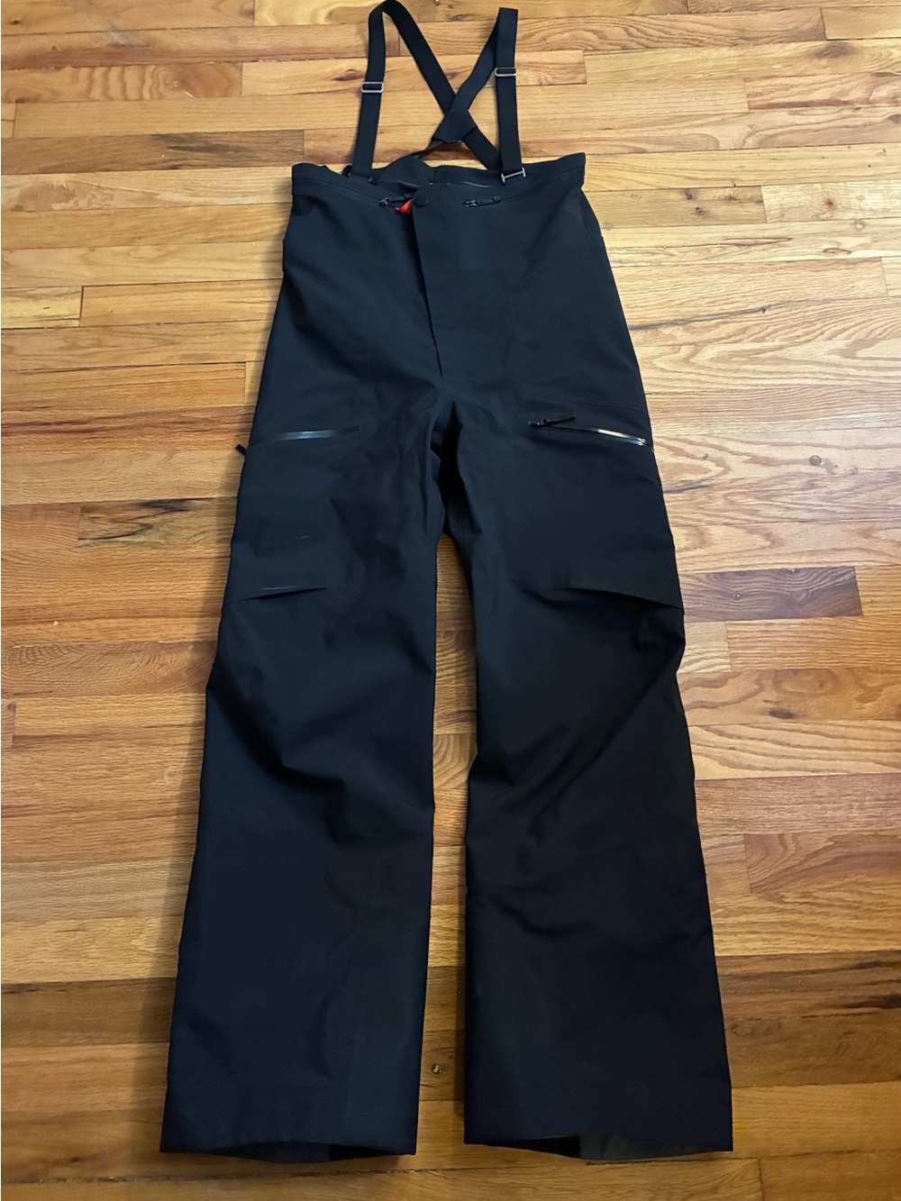 Women’s Arc’terex Rush bibs in size 4 short (like new)